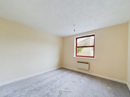 Victoria Road South, Farriers Court, PO5 - Photo 3