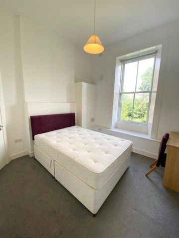 5 bedroom flat to rent - Photo 4