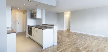 551 Eglinton Avenue East - Photo 3