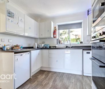 4 bedroom detached house to rent - Photo 6