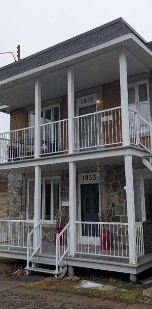 GRAND 6-1/2 A SHAWINIGAN RUE LAVERGNE CONTACTER-NOUS AU 514-377-7407 - Photo 1