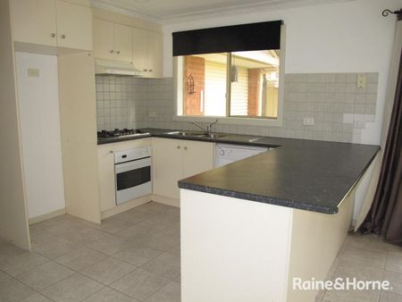 15 Santolin Drive, Hillside, VIC 3037 - Photo 2