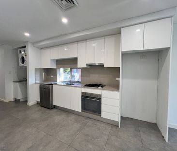 Modern 2 Bedroom Apartment - Photo 6