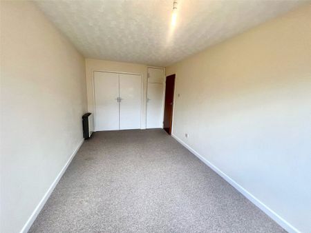 2 Bedroom Flat / Apartment - Victoria Road, Netley Abbey - Photo 3