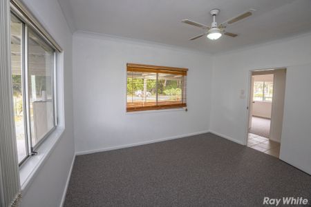 3 BEDROOM COTTAGE WITH SPACIOUS YARD!! - Photo 4