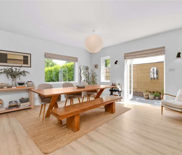 Beautifully renovated three-bedroom detached home. - Photo 4
