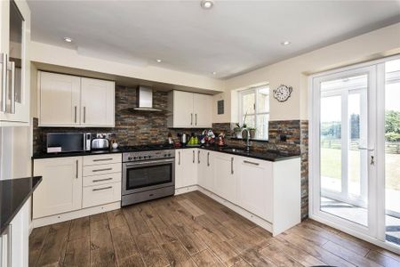 3 bedroom detached house to rent - Photo 3