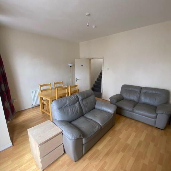 Great Apartment, 83b Dunluce Avenue, Queens Quarter, Belfast, BT9 7AW - Photo 1
