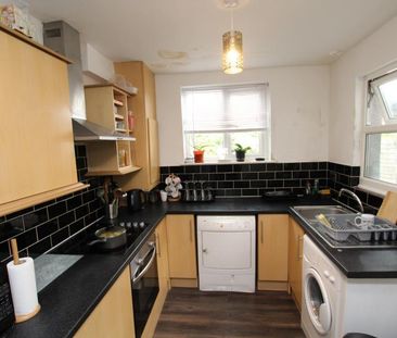 1 bedroom in a house share to rent - Photo 4