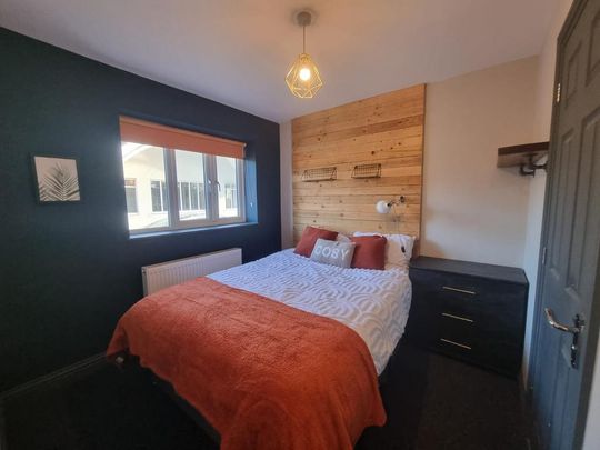 1 bedroom in a house share to rent - Photo 1