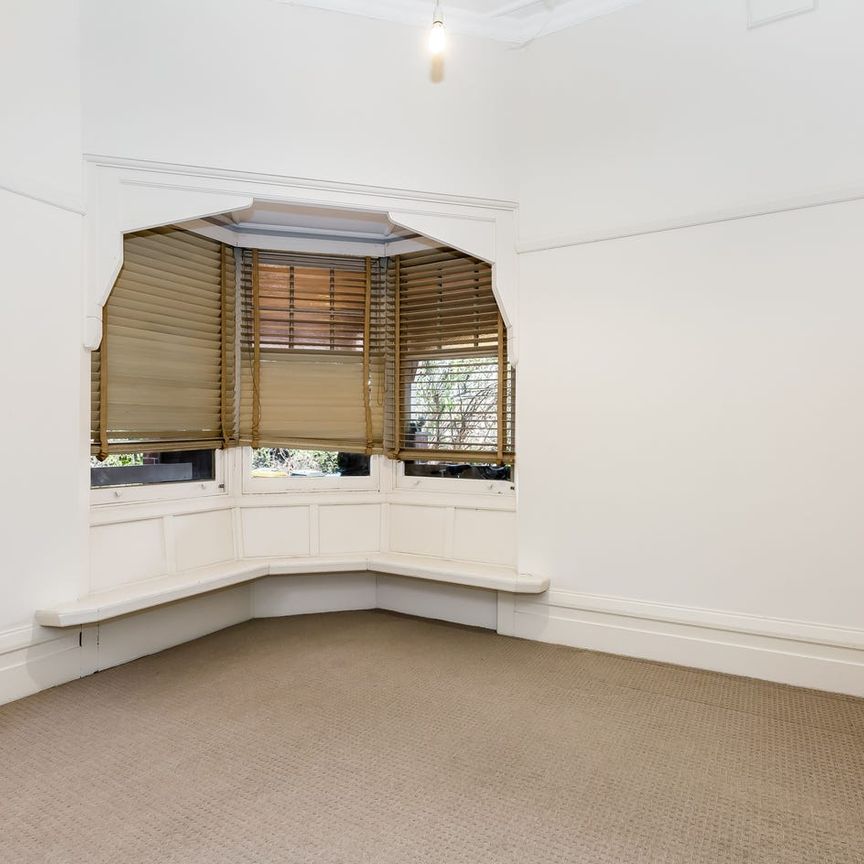 Neat Two Bedroom Unit. - Photo 1