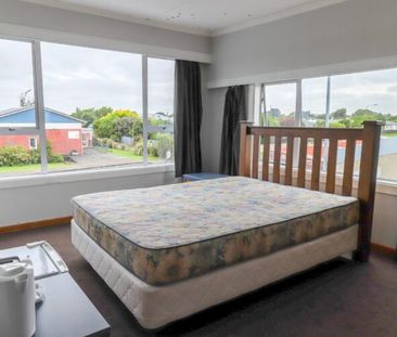 Sunny Room in Shared housing - Photo 3