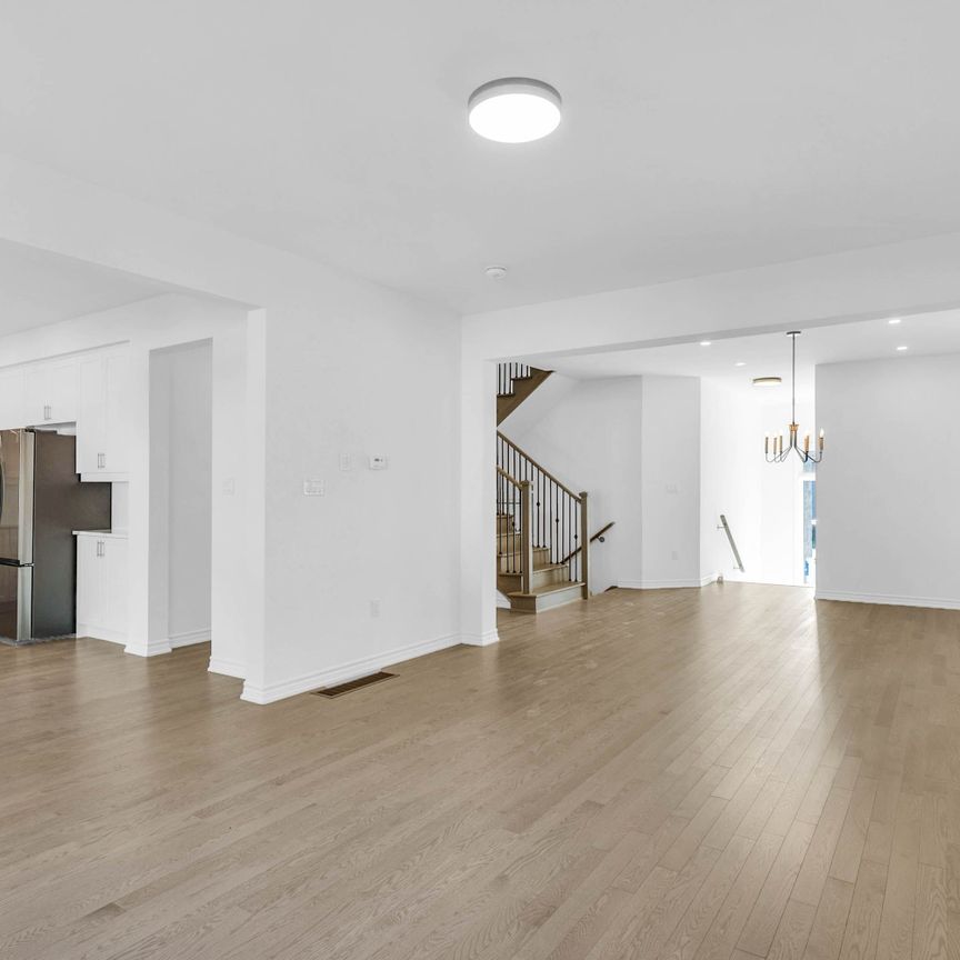 For Lease - 91 Berkely Street, Wasaga Beach, Ontario - Photo 1