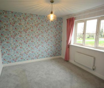 4 bedroom detached house to rent - Photo 3