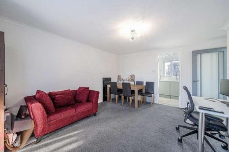 Charleston Close, Feltham, TW13 - Photo 3