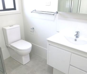 Beautiful Flat with off Street Parking&excl; - Photo 5