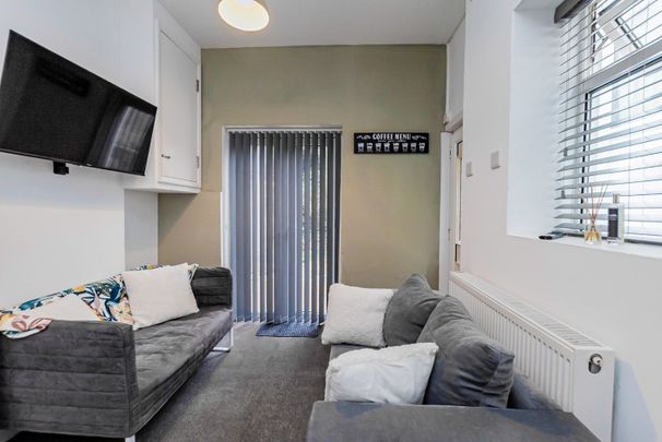 Room in a Shared House, Brading Road, BN2 - Photo 1