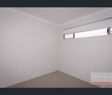 Easy Affordable Coastal Living - Two Bedroom, 1 Bathroom - Photo 2