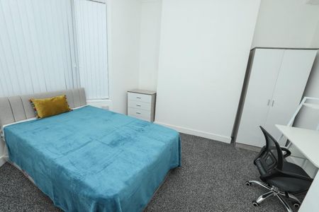 4 bedroom House To Let - Photo 5