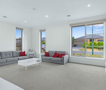 3 Bedroom Oasis in Brookfield Awaits! - Photo 1