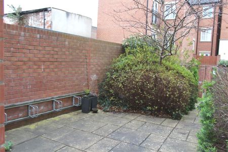 Gatehouse Court, Taunton - Photo 4
