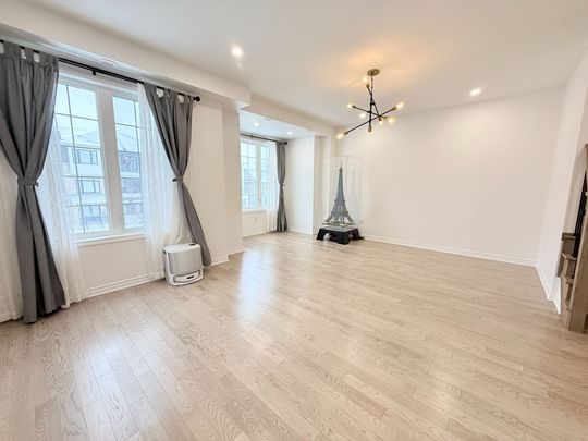 For Lease - 88 William F Bell Parkway, Richmond Hill, Ontario - Photo 1