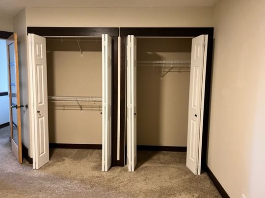 Beautiful 2 bedroom townhouse - Photo 1
