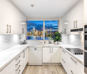 Renovated 2 bedder with amazing harbour views - Photo 3