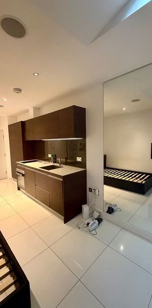Studio Flat, Albany House, WC1H - Photo 1
