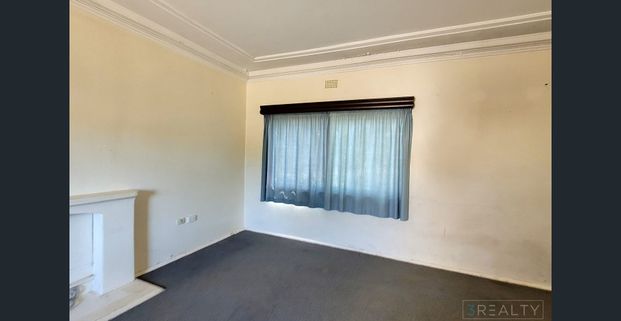 Original 2 bedroom home in Swansea - Photo 1