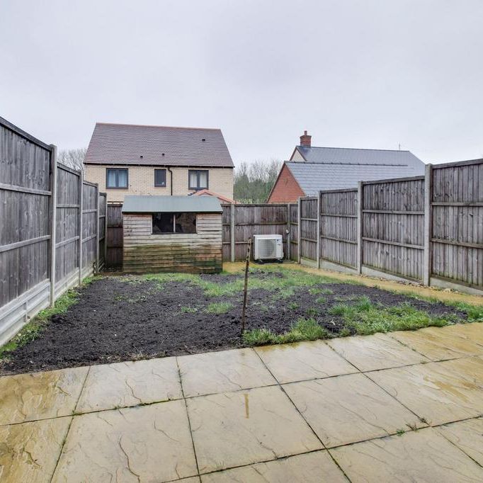 3 bedroom semi-detached house to rent - Photo 1