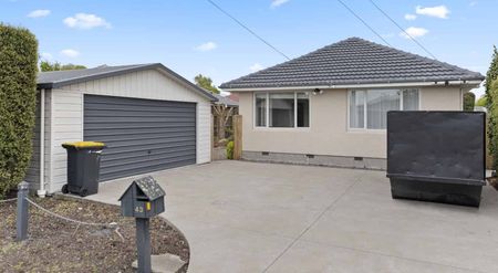 43 Daniels Road, Redwood. - Photo 3