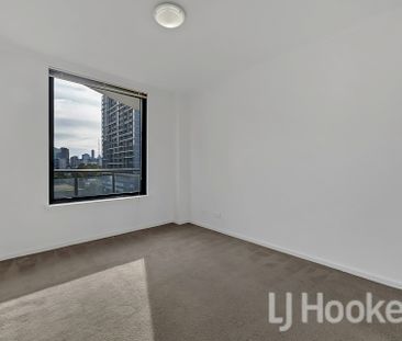 King Size North Facing 3-Bedroom Apartment-Newly renovated - Photo 3