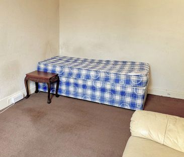To Let 1 Bed Flat - Photo 1