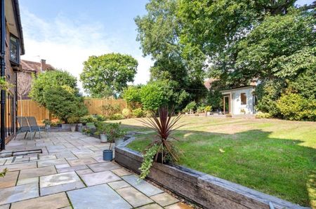 5 bedroom detached house to rent - Photo 4