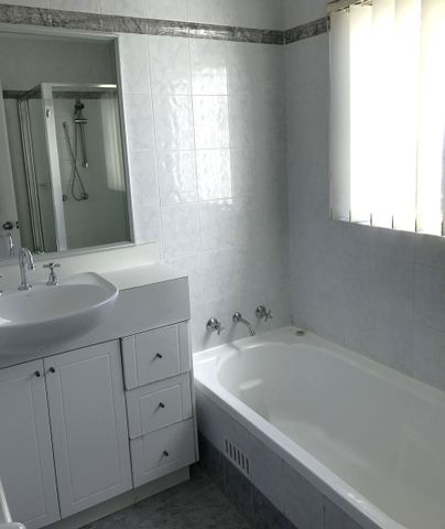 LARGE VILLA - HANDY LOCATION - Photo 5