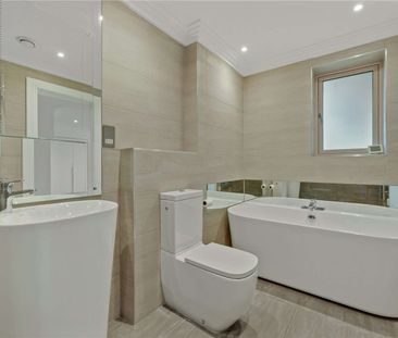 An impressive 5 bedroom detached home with impressive views. - Photo 3