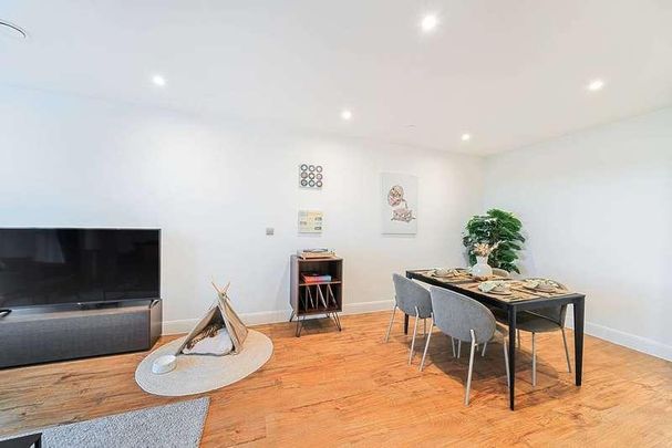 Uncle Colindale, Colindale, NW9 - Photo 1