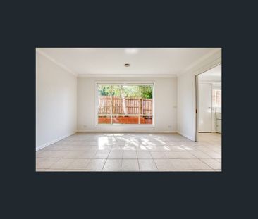 Spacious Townhouse close to all amenities - Photo 4