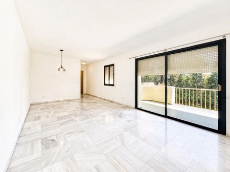 Apartamento de 3 habitaciones en Nueva Andalucía - Photo 3