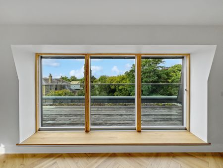 Tucked discreetly away from one of Cambridge’s most distinguished roads lies an exclusive collection of just six newly built residences, each crafted with meticulous attention to detail. - Photo 4