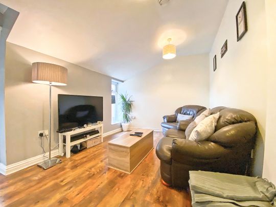 High Street, Aldershot, GU12 - Photo 1