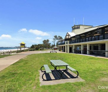 Spacious 4-Bedroom Family Home � Walk to John Flynn Hospital - Photo 4