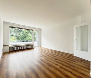 Moderne und frisch renovierte 2-Zimmer-Wohnung mit 2 Balkonen in ru... - Photo 1
