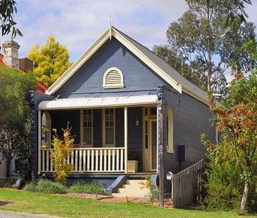 Quaint cottage in high North Tamworth - Photo 1