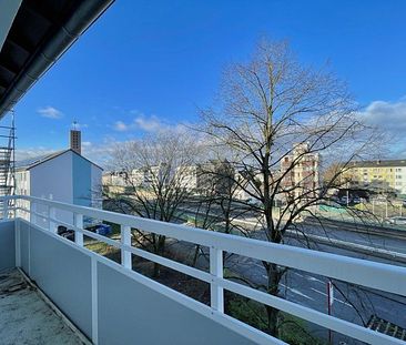 Geräumige 3-Zi.-Wohnung mit Balkon! - Foto 1