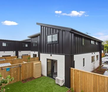 3-Bedroom Townhouse in Merivale - Photo 4