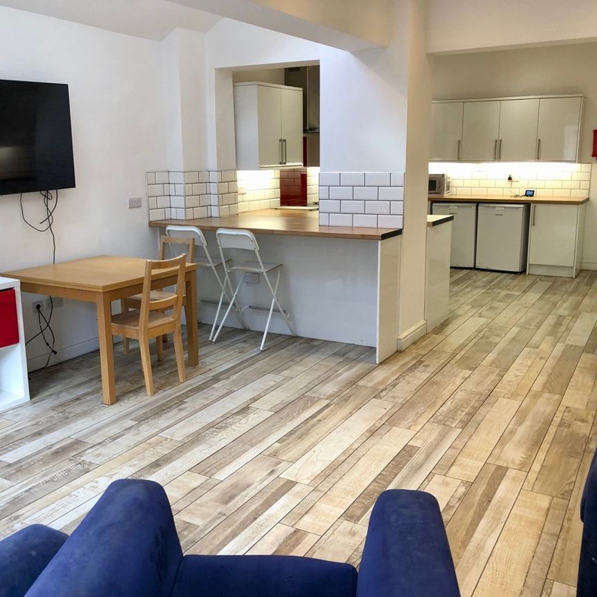 7 Bed End Terrace, Henry Road, NG7 - Photo 1