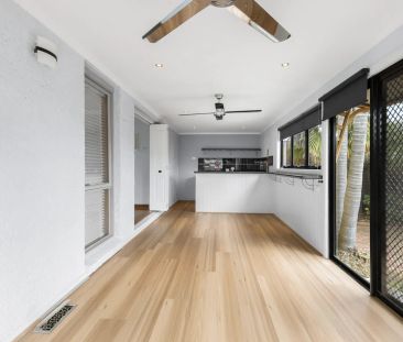 Stylish Family Home with Pool, Bar & Balcony in Prime Werribee Loca... - Photo 2