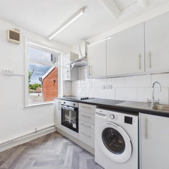 2 BED Flat To rent - Photo 1